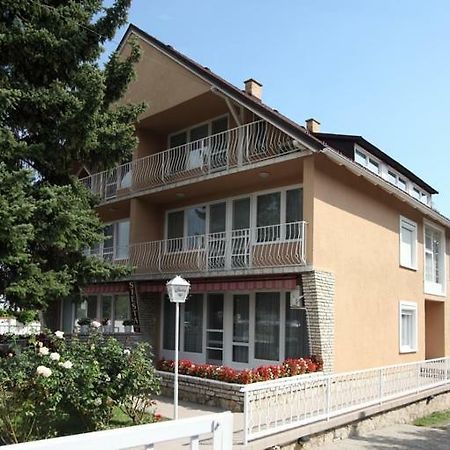 Siesta Apartmanhaz Balatonfuered Zewnętrze zdjęcie