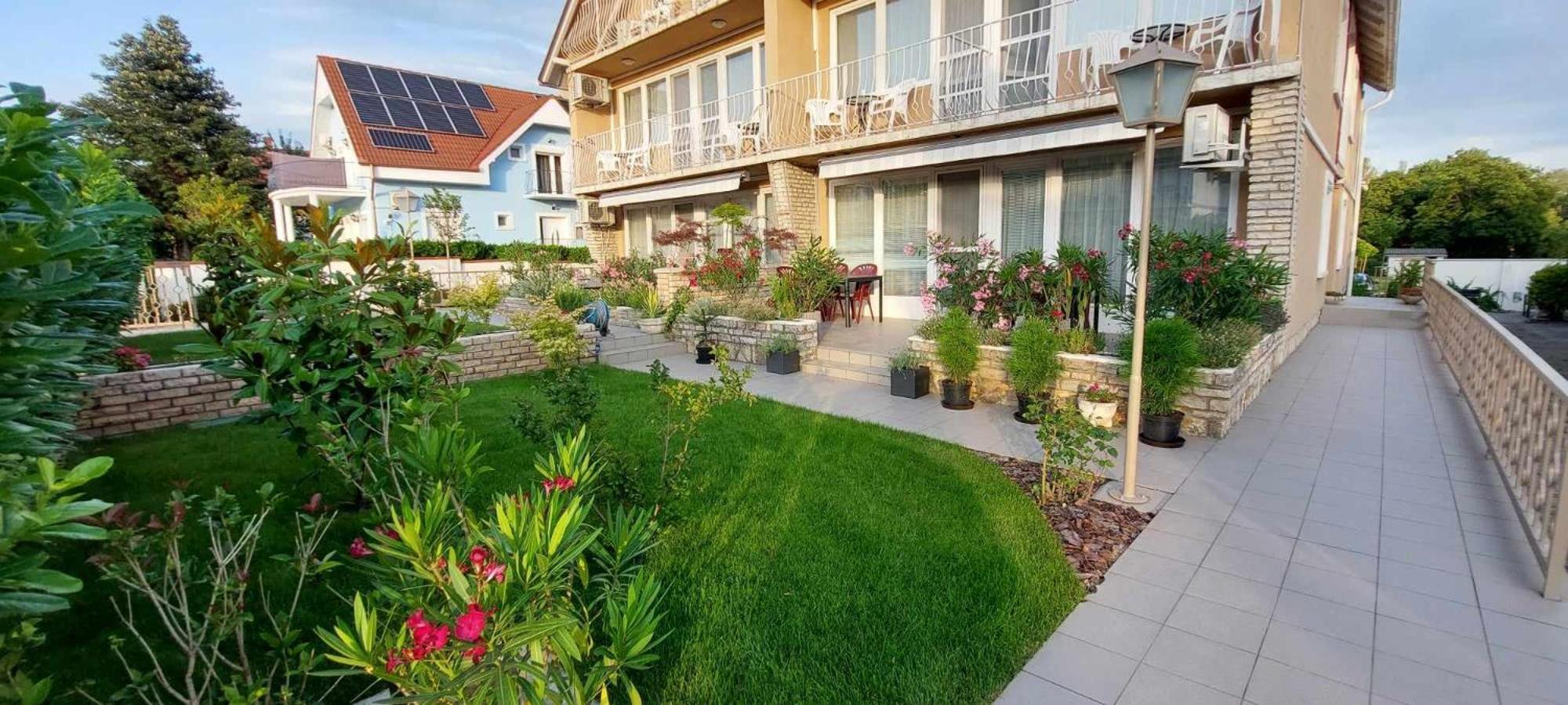 Siesta Apartmanhaz Balatonfuered Zewnętrze zdjęcie