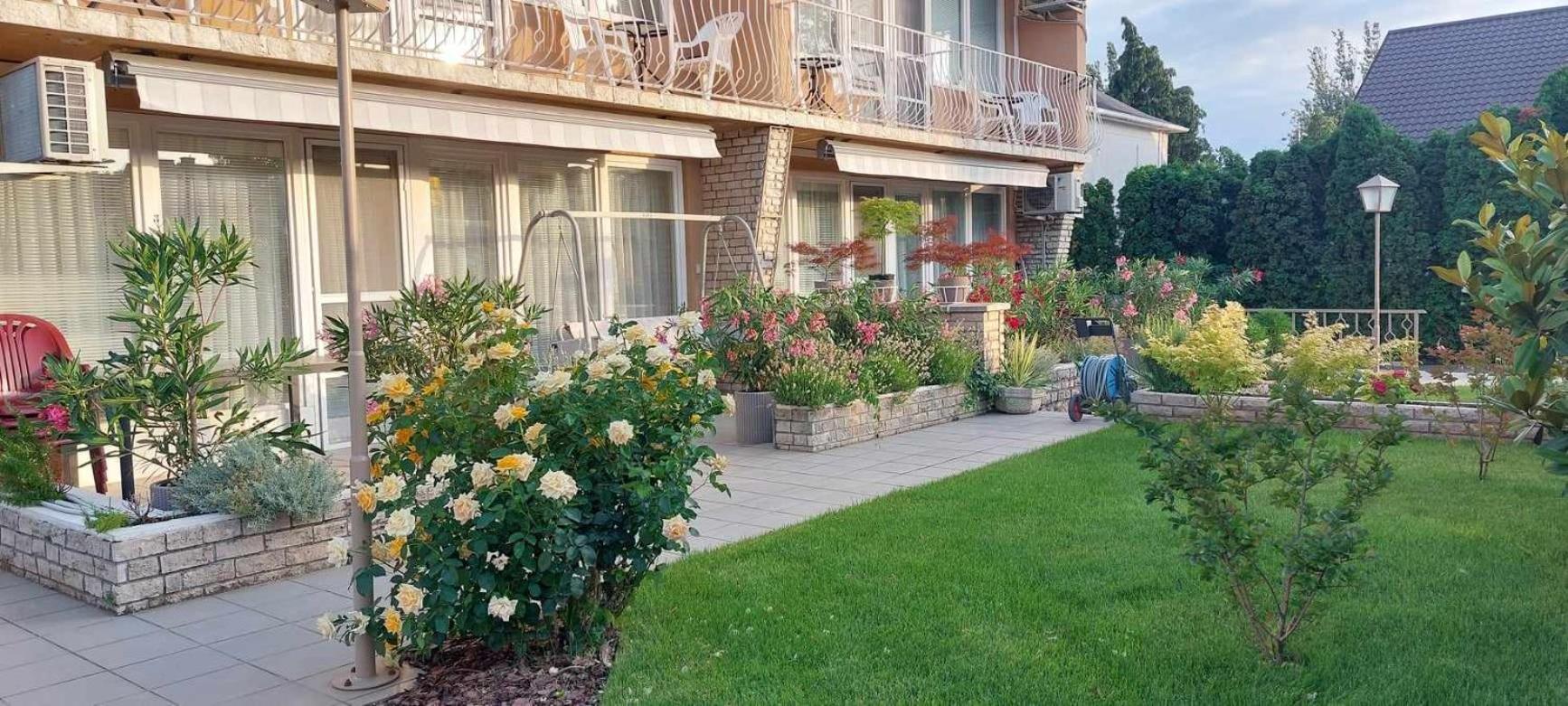 Siesta Apartmanhaz Balatonfuered Zewnętrze zdjęcie